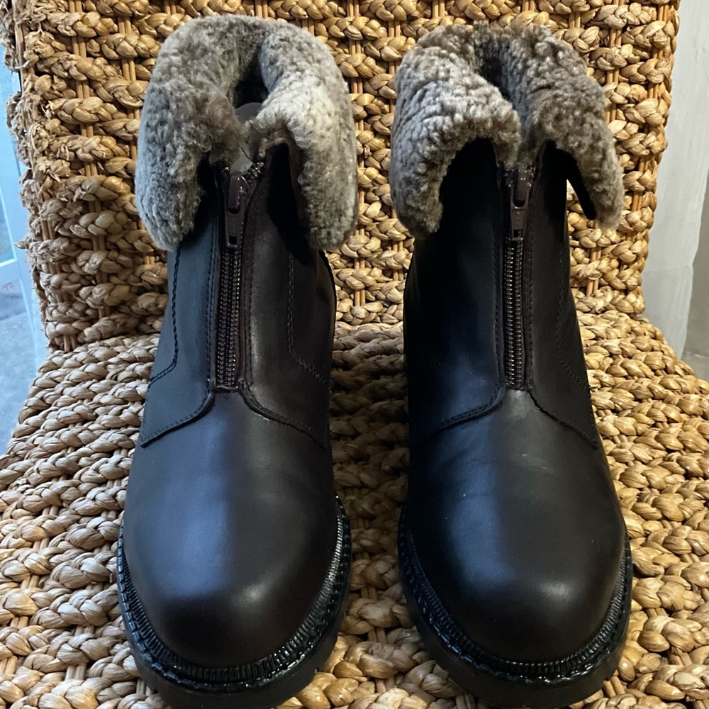 Siberian Husky Women’s Fur Trimmed Brown Leather Winter Boots. Size 6.5